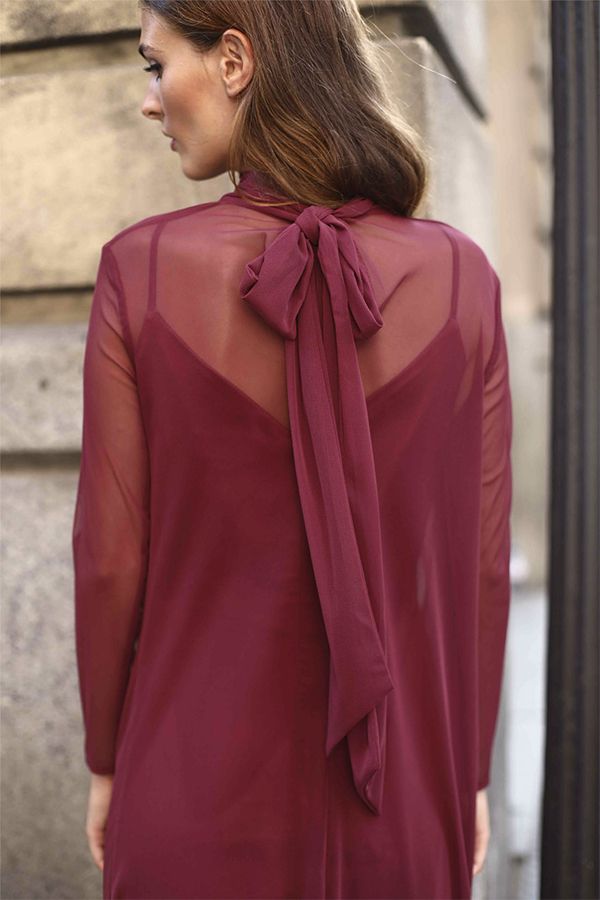 Vestido Coello Midi con Tul Burdeos