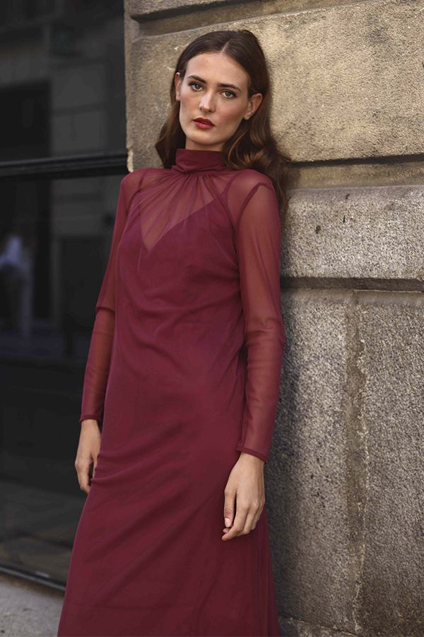 Vestido Coello Midi con Tul Burdeos