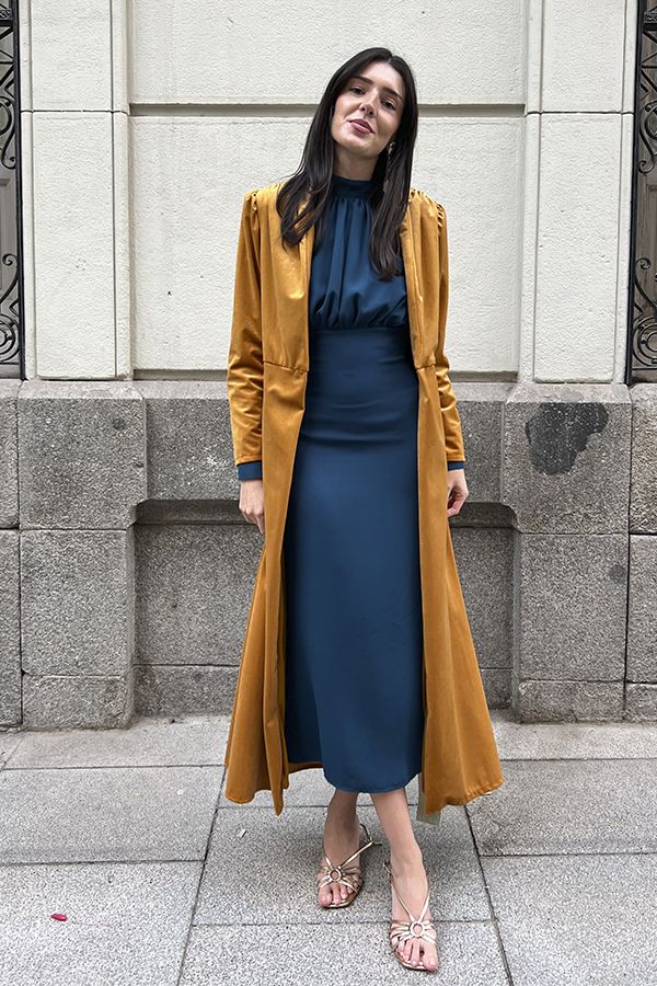 Abrigo Midi de Terciopelo Mostaza con Hombreras