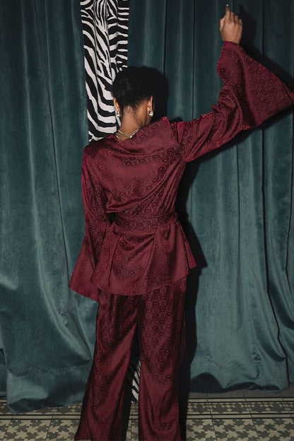 Traje Frida Burdeos Estampado con Cinturon
