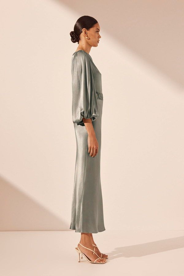 Vestido Midi Gris con Cinturon