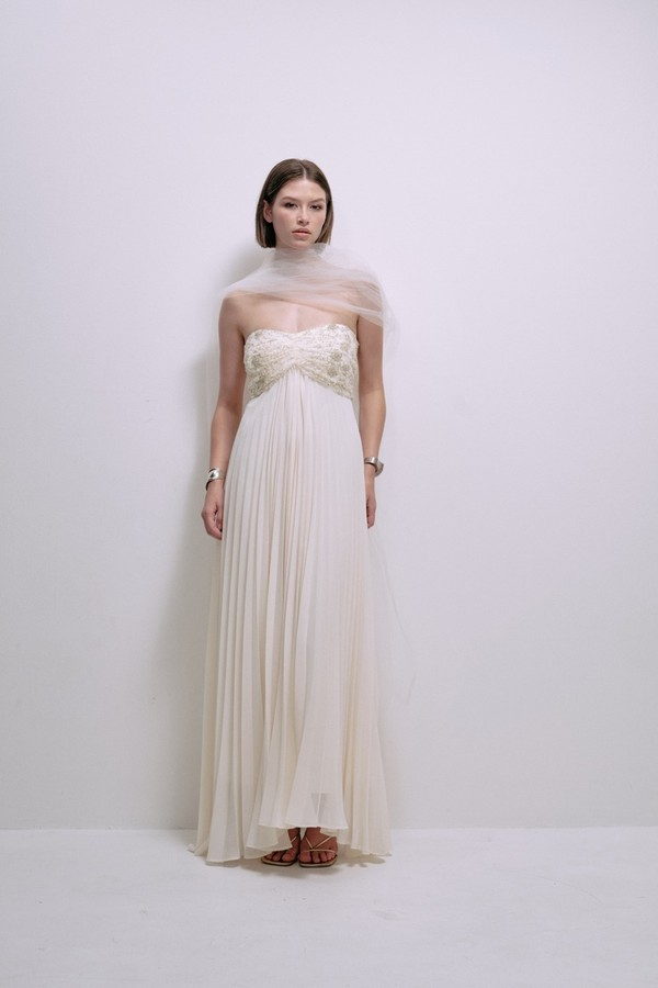 Vestido Sabrina Blanco con Capa